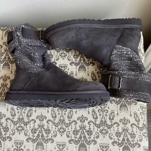 Cambridge Metallic Gray Fold-Over Ugg Australia Boots - Picture 5 of 10